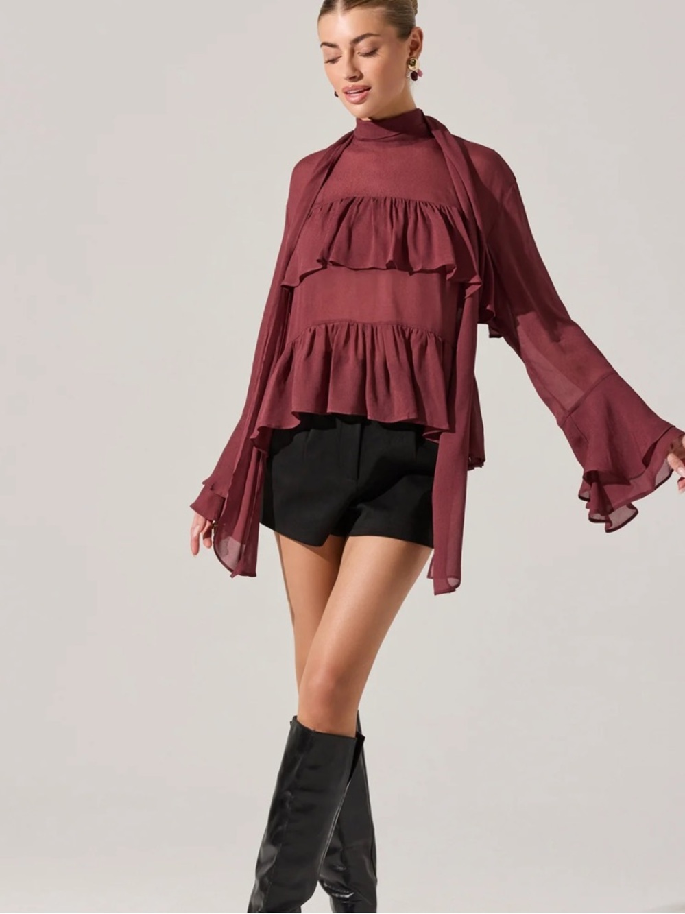 Astr The Label Wine “Fae Tiered Ruffle Top”. Sz.XS